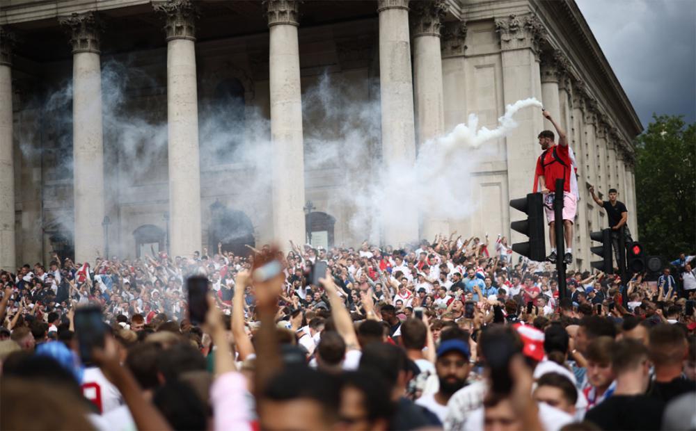 Euro 2020: «Ολέθριο» το θέαμα με φιλάθλους χωρίς μάσκες