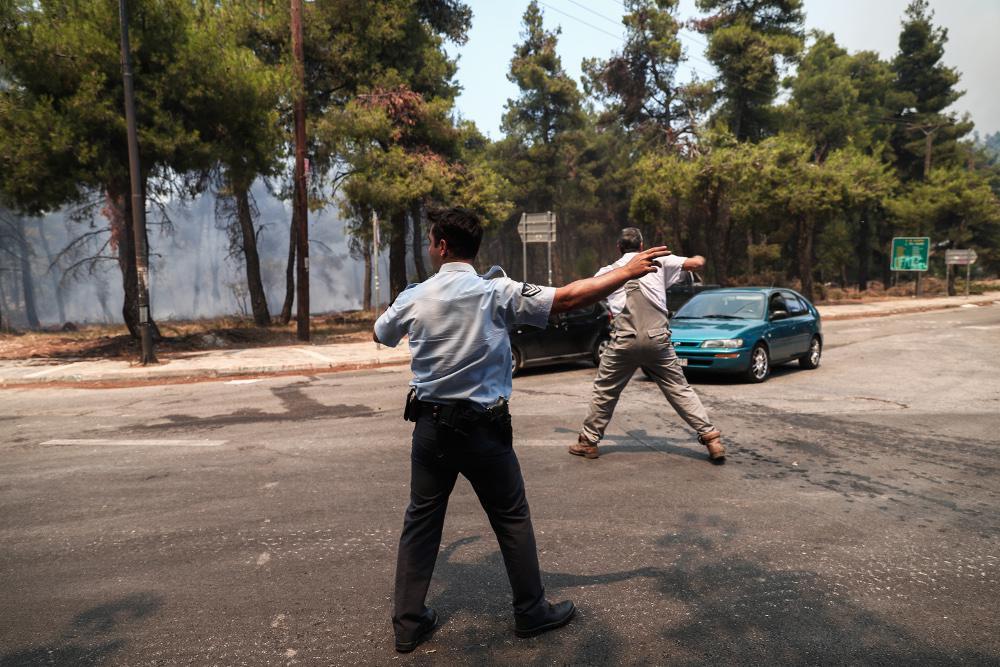 Καίγονται σπίτια στην Ροδόπολη