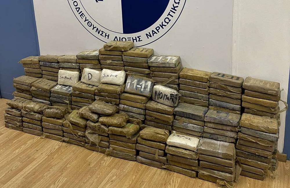 Εντοπίστηκαν 351,7 κιλά κοκαΐνης σε κοντέινερ στο λιμάνι του Πειραιά