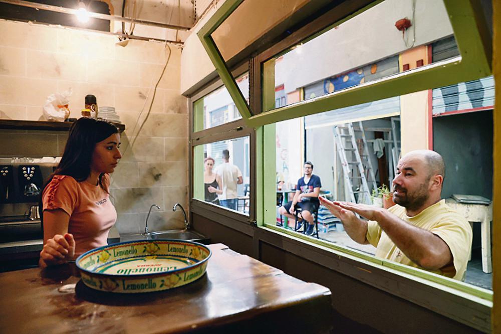 Καφές στην νοηματική - Φραπέ, χαλλλαρά από Ατομα Με Αξίες