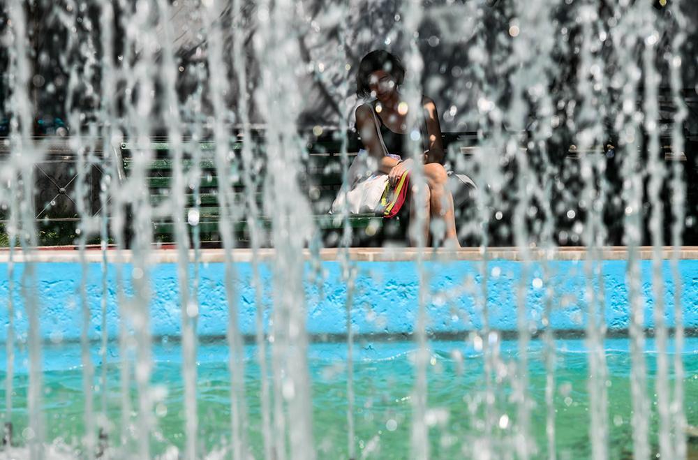 Καύσωνας: «Καμίνι» η χώρα - Στους 43,3 βαθμούς ο υδράργυρος
