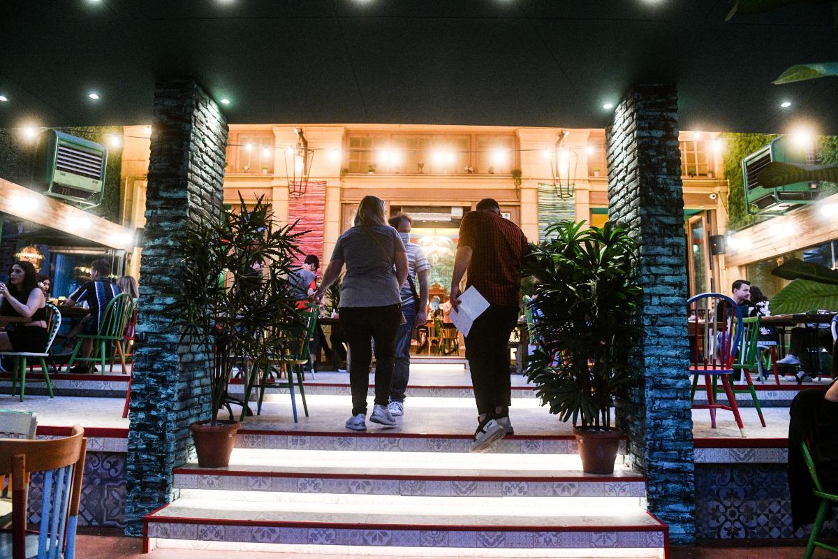 Κορονοϊός: Ανεμβολίαστοι vs εμβολιασμένοι - Που θα επιτρέπεται να μπαίνουν, τι προβλέπει η ΚΥΑ για εστίαση, διασκέδαση και αθλητισμό