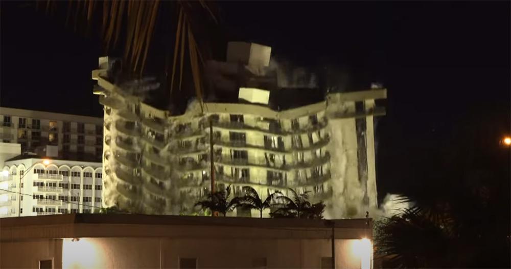 Μαϊάμι: Κατεδαφίστηκε με ελεγχόμενη έκρηξη [βίντεο]