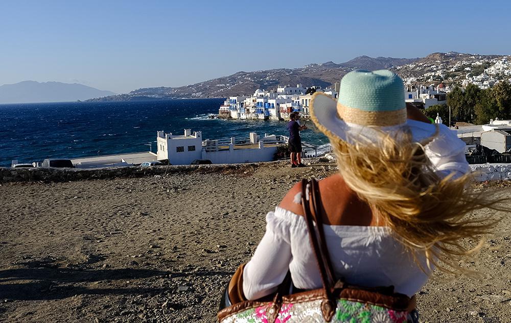 Κορονοϊός - «Καμπανάκι» Χαρδαλιά: Μεγάλη ανησυχία για Μύκονο και Ίο