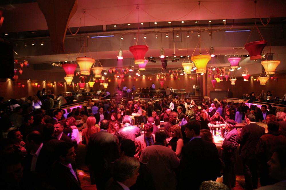 Κορονοϊός - Συναγερμός από τον Θωμαΐδη: Υγειονομική βόμβα τα κέντρα διασκέδασης – Χρειάζονται κι άλλα μέτρα