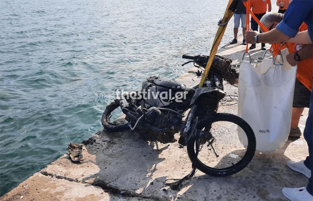 Συνεχίζεται ο καθαρισμός του Θερμαϊκού - Έβγαλαν μέχρι και αυτοκίνητο