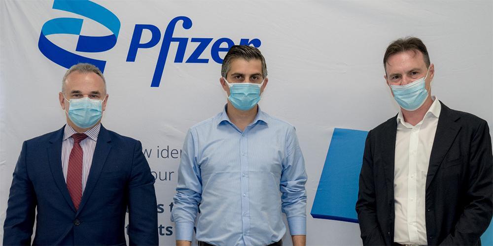 Στις εγκαταστάσεις της Pfizer στη Θεσσαλονίκη ο Χρίστος Δήμας