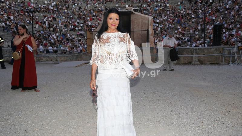 Τρελά ερωτευμένη η Ζωζώ Σαπουντζάκη - Στην Επίδαυρο με τον αγαπημένο της