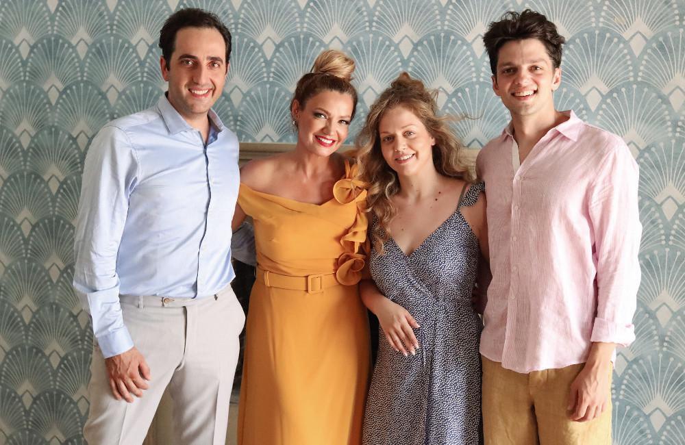 «Aσε μας, ρε μαμά» - Ο ALPHA χτυπά με σπαρταριστή κωμωδία