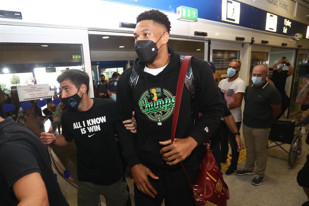 Έφτασε στην Αθήνα ο Γιάννης Αντετοκούνμπο