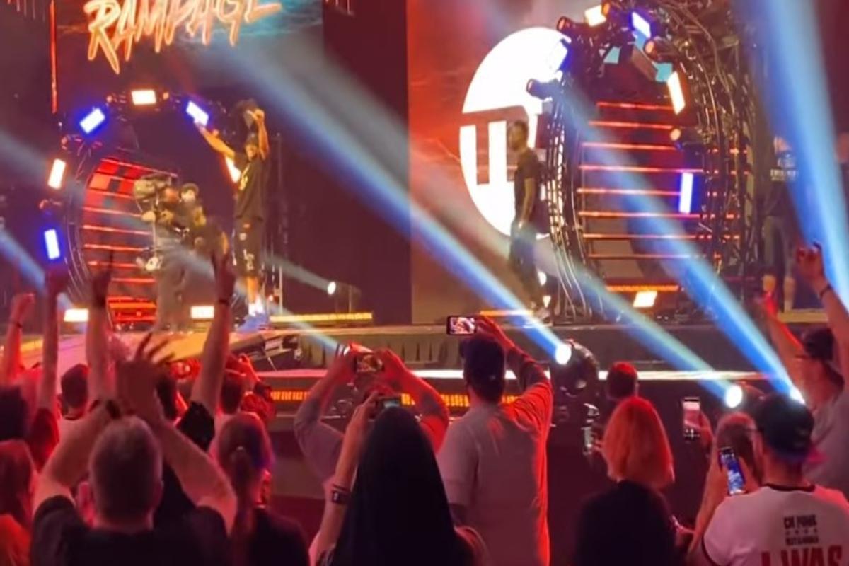 Γιάννης Αντετοκούνμπο: Εμφανίστηκε σε αγώνα πάλης και αποθεώθηκε ο MVP – Στο πλευρό του και ο Άλεξ [βίντεο]