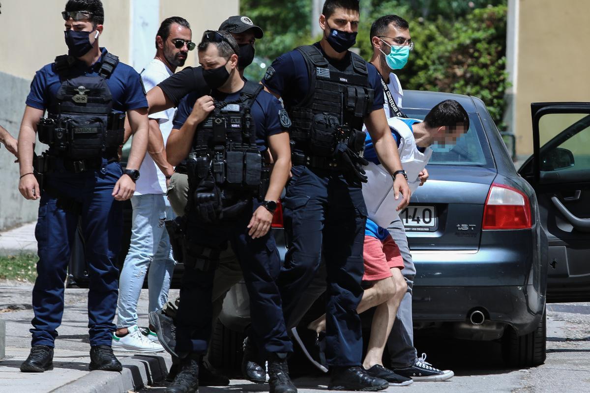 Δάφνη: Προσωρινά κρατούμενος ο 40χρονος – Προσπάθησαν να τον λιντσάρουν οι συγγενείς της κοπέλας