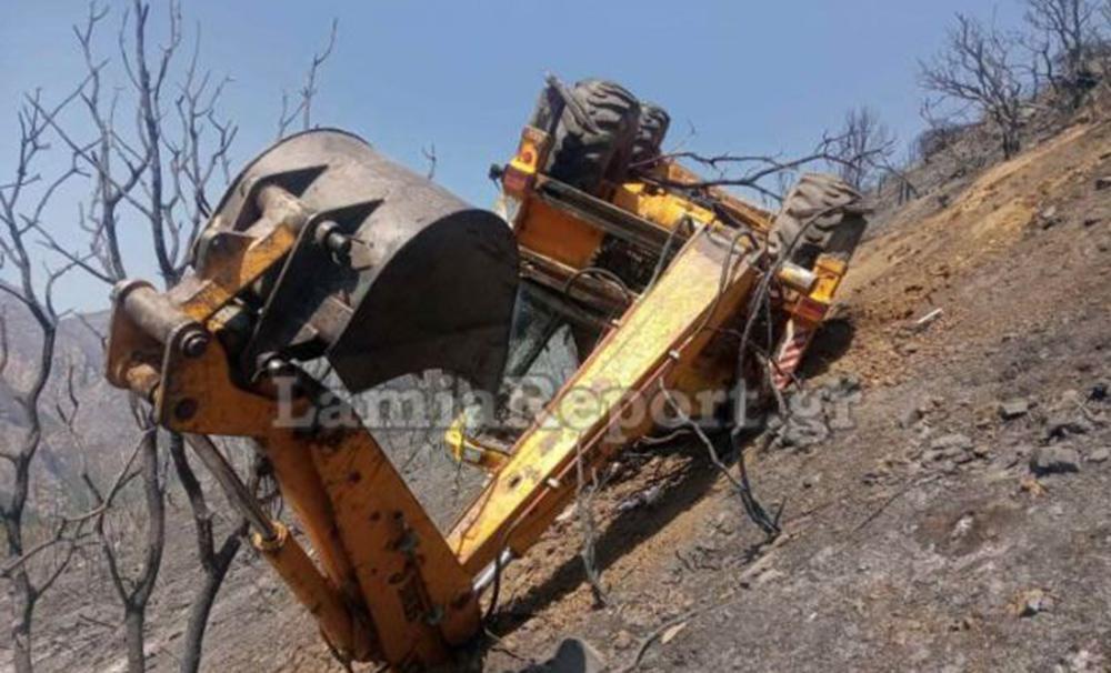Φωτιά στη Φωκίδα: Μπουλντόζα έπεσε σε γκρεμό [εικόνες]