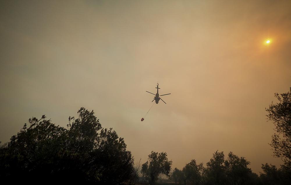 Ανεξέλεγκτη η φωτιά στην Εύβοια: Στη Στροφυλιά φθάνει η πυρκαγιά