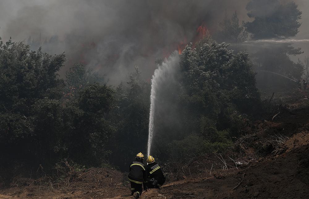 Φωτιά στην Αρκαδία: Μαίνεται το μέτωπο στη Γορτυνία, μαζικές εκκενώσεις