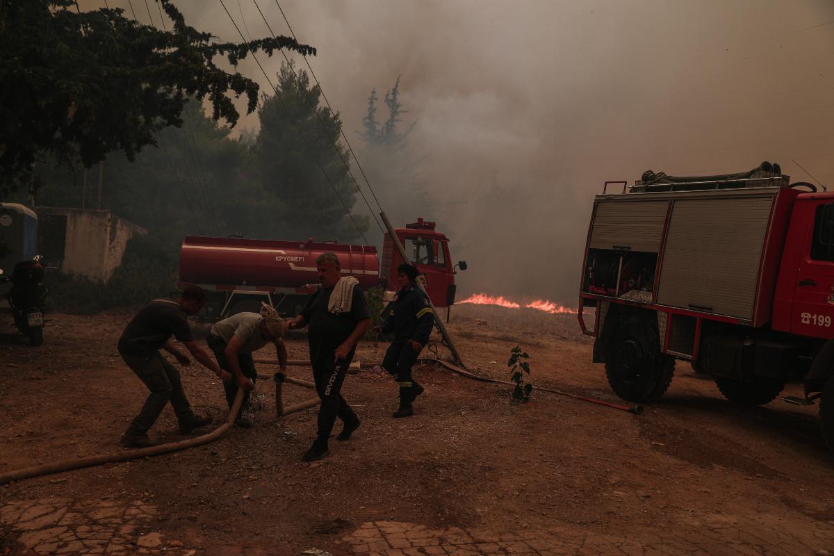 Φωτιά στην Αρκαδία: Μαίνεται το πύρινο μέτωπο – Συνεχείς αναζωπυρώσεις, τιτάνια μάχη από πυροσβέστες και εθελοντές