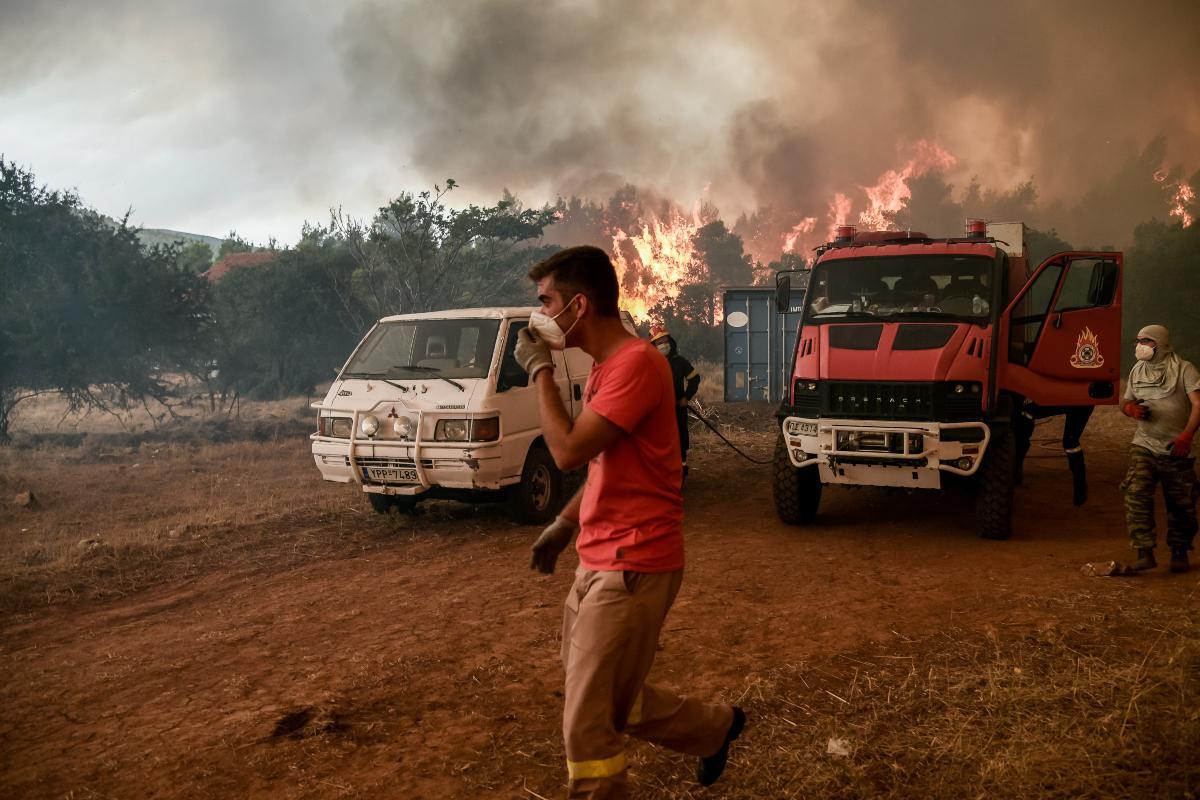 Φωτιά στον Άραξο – Καίγεται δασική έκταση