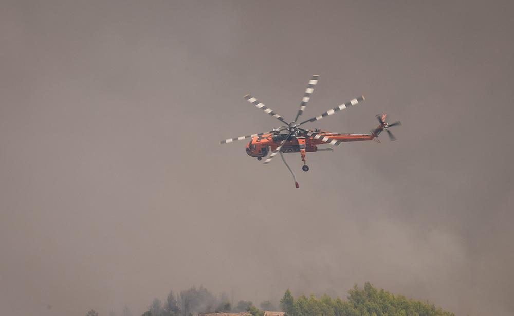 Φωτιές: Συνεχίζουν να επιχειρούν δυνάμεις της Πυροσβεστικής