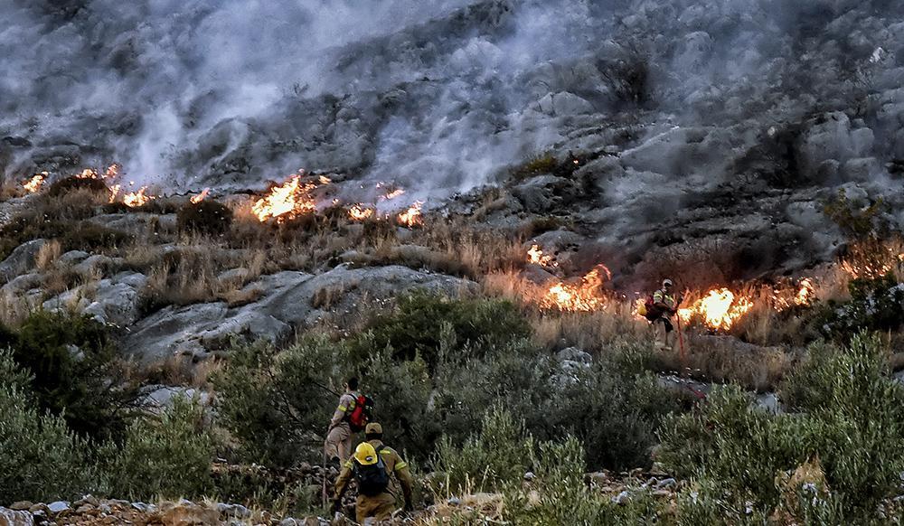 Καλή εικόνα παρουσιάζουν οι πυρκαγιές σε Εύβοια και Κορινθία