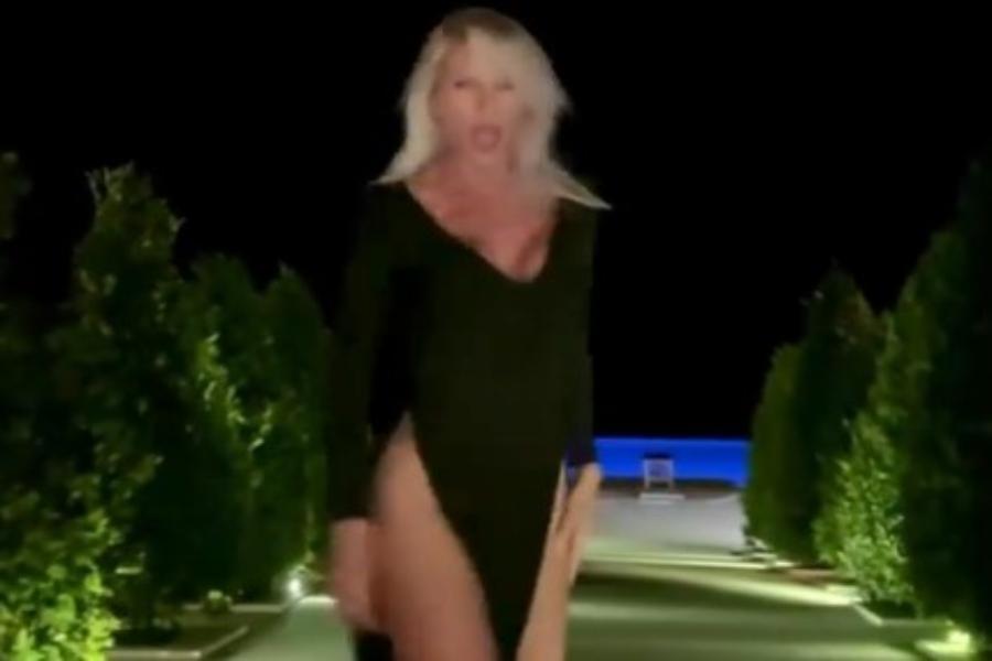 Η Ασημίνα Ιγγλέζου κάνει πασαρέλα σε ξενοδοχείο και αφήνει τη φαντασία μας να οργιάσει [βίντεο]