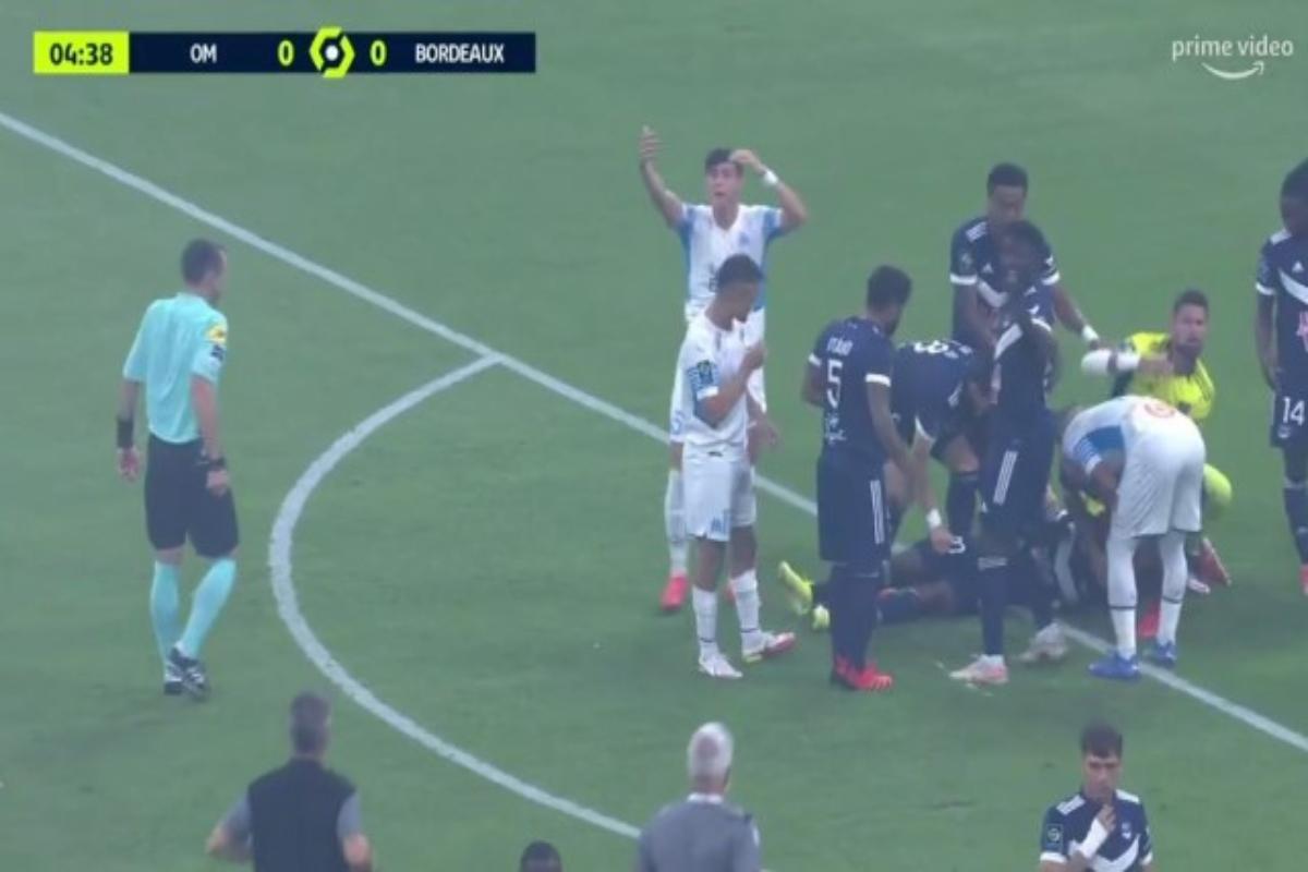 ΣΟΚ στη Γαλλία: Κατέρρευσε ο Καλού στον αγωνιστικό χώρο – «Πάγωσαν» παίκτες και οπαδοί