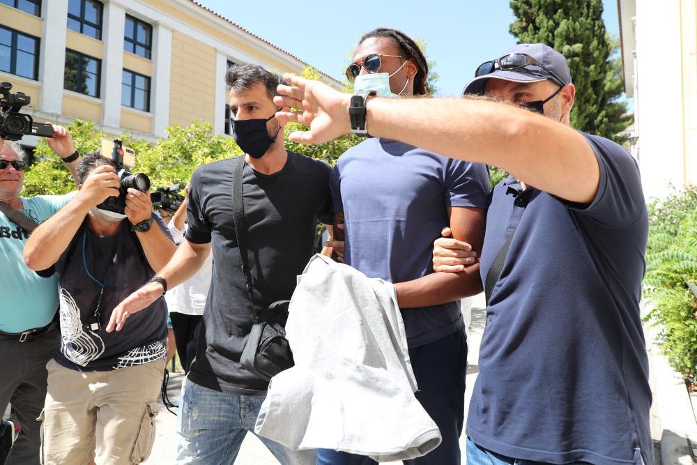 Υπόθεση Σεμέδο - Καταγγελία 17χρονης: «Μου έδωσε ένα αρκουδάκι της κόρης του και μου είπε πως δεν έγινε κάτι»