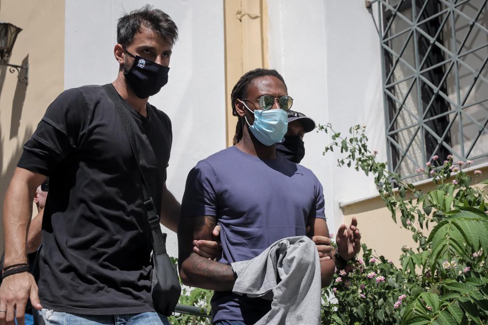 Υπόθεση Σεμέδο: Ξέσπασε η μητέρα της 17χρονης – Τι είπε για το ροζ βίντεο, τις φωτογραφίες και όσα καταλογίζουν στην κόρη της