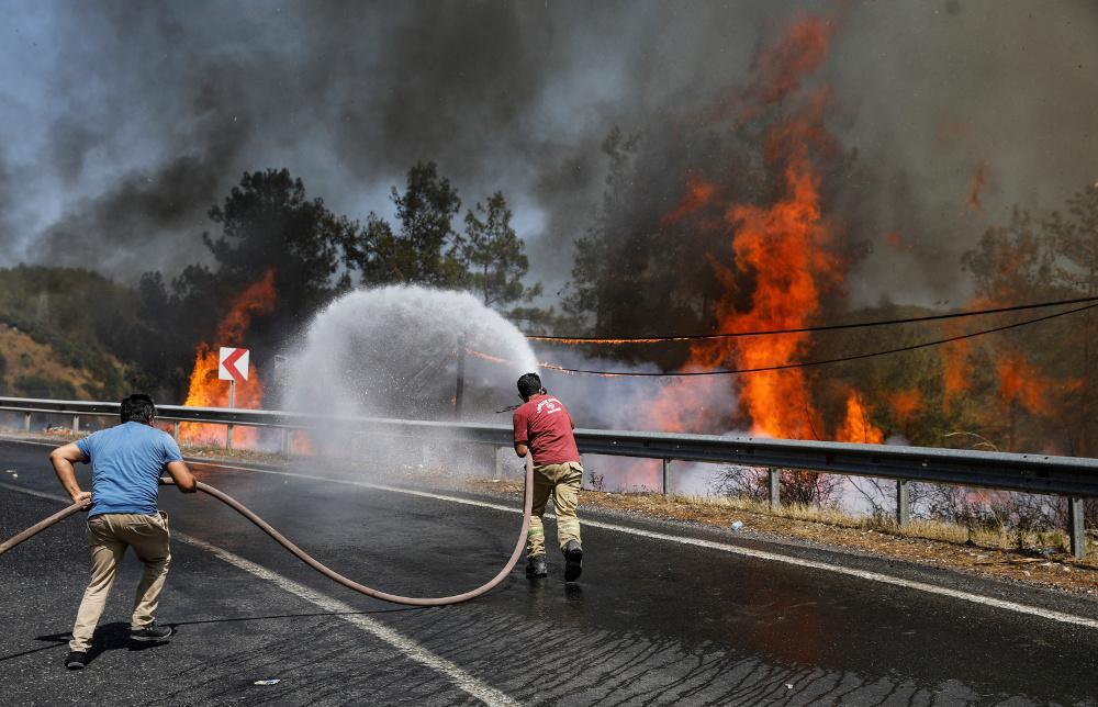 Πυρκαγιές στην Τουρκία: Η ΕΕ στέλνει τρία Canadair