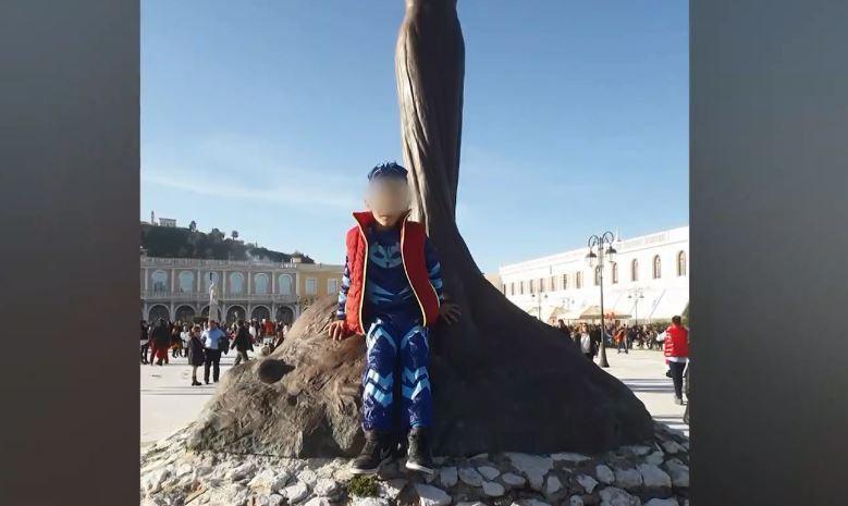 Αλβανία: Θρήνος στην κηδεία του 9χρονου – «Το παιδί μου ήρθε στα χέρια σχεδόν πεθαμένο»