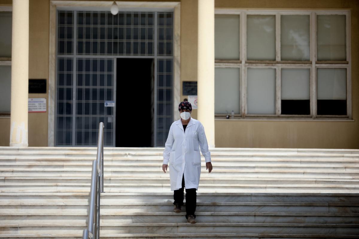 Τζανάκης: «Βόμβα» από τον λοιμωξιολόγο – «Τις επόμενες ημέρες θα έχουμε 600 με 700 νεκρούς»