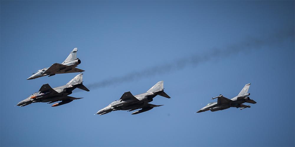 Athens Flying Week: Εικόνες από τις αεροπορικές επιδείξεις στην Τανάγρα