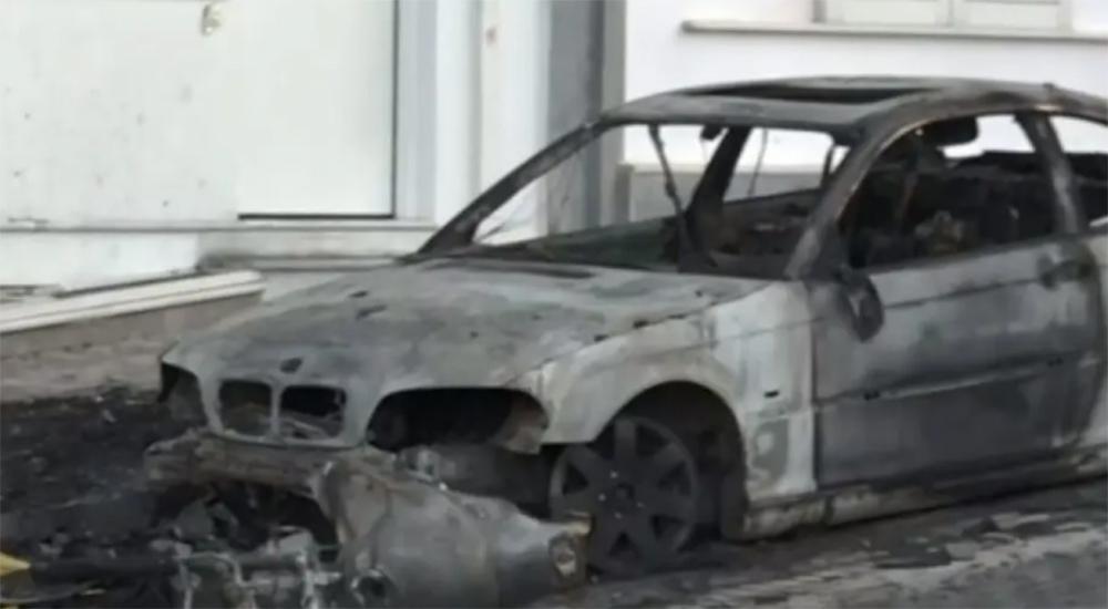 Ηλιούπολη: Έκαψαν το ΙΧ του αστυνομικού που κρατούσε αιχμάλωτη