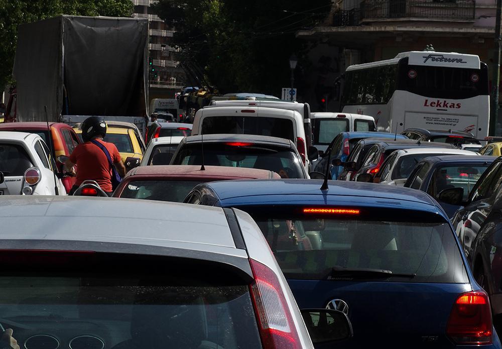 Κίνηση τώρα: Πού υπάρχει μποτιλιάρισμα - Δείτε τον χάρτη Διόδια στην Αθήνα