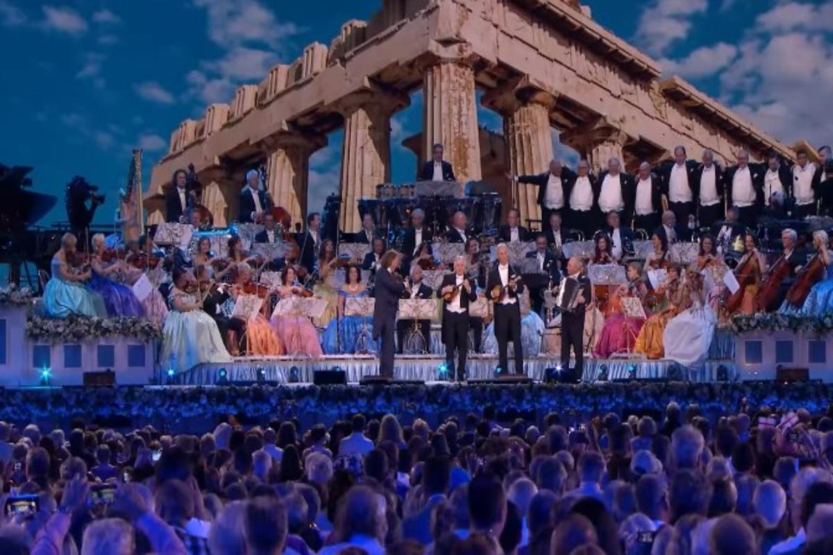 Μίκης Θεοδωράκης: Με τον Ζορμπά τον αποχαιρέτησε Ολλανδός βιολιστής – Το βίντεο που κάνει τον γύρο του κόσμου