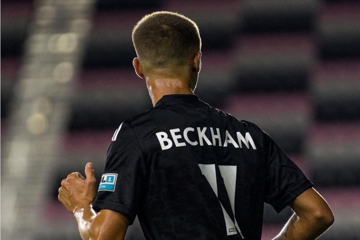 Ντέιβιντ Μπέκαμ: Το επαγγελματικό ντεμπούτο του γιου του Ρομέο – Συμπαίκτης με τον γιο του Φιλ Νέβιλ