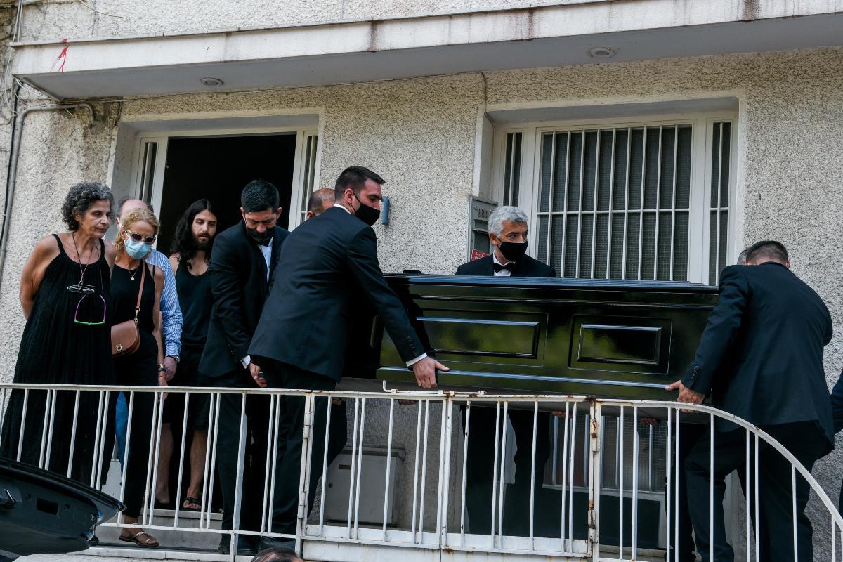 Μίκης Θεοδωράκης: Σε λαϊκό προσκύνημα στη Μητρόπολη η σορός του – Την Παρασκευή η κηδεία