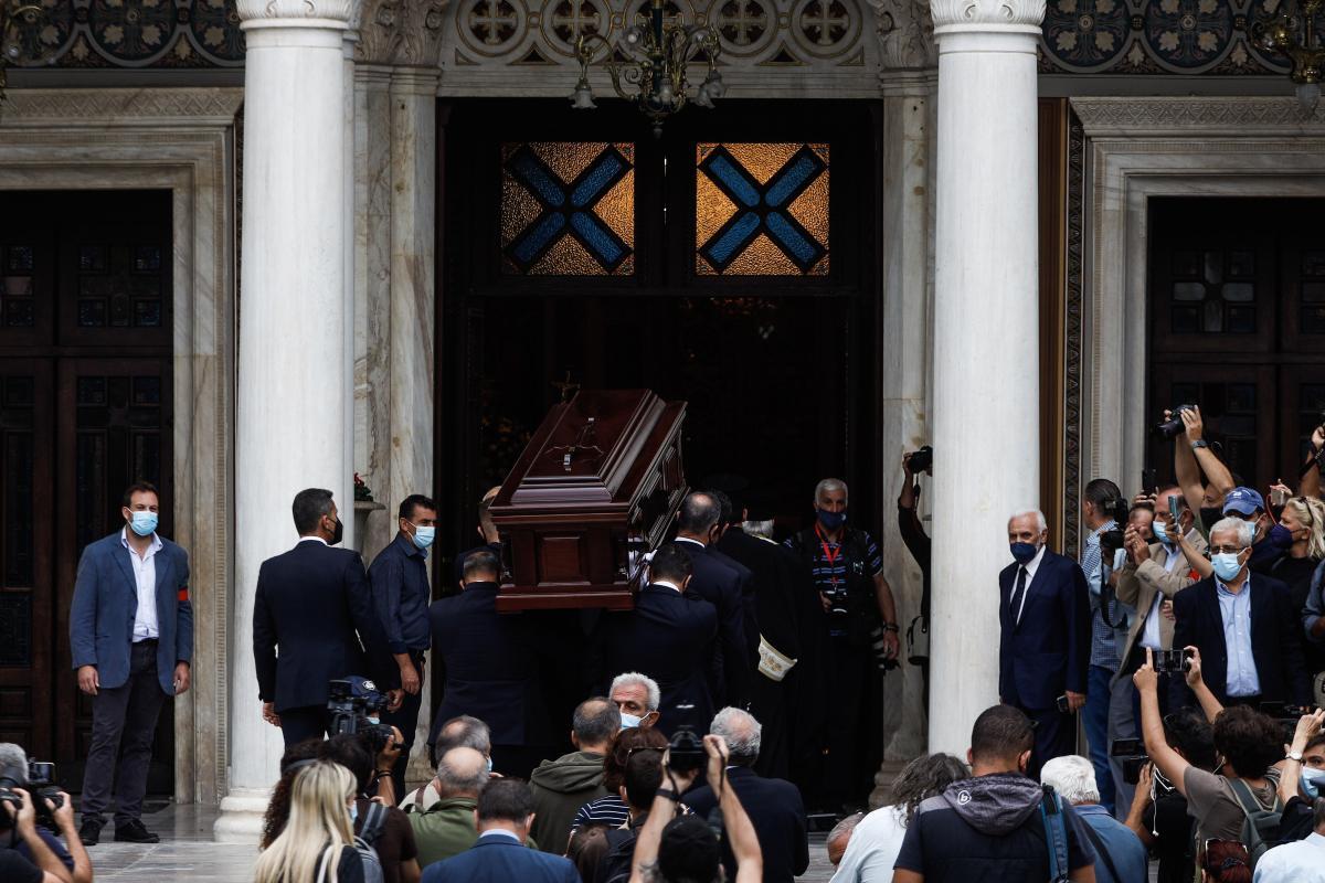 LIVE-Μίκης Θεοδωράκης: Ο τελευταίος αποχαιρετισμός στον σπουδαίο μουσικοσυνθέτη [βίντεο]