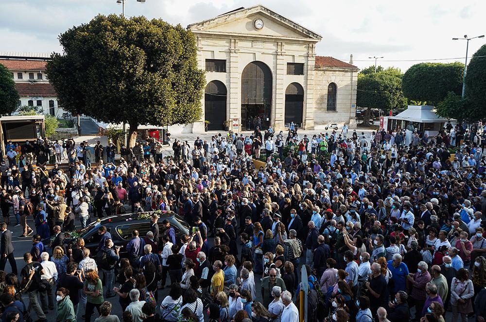 Μίκης Θεοδωράκης: Σε λαϊκό προσκύνημα η σορός του στα Χανιά