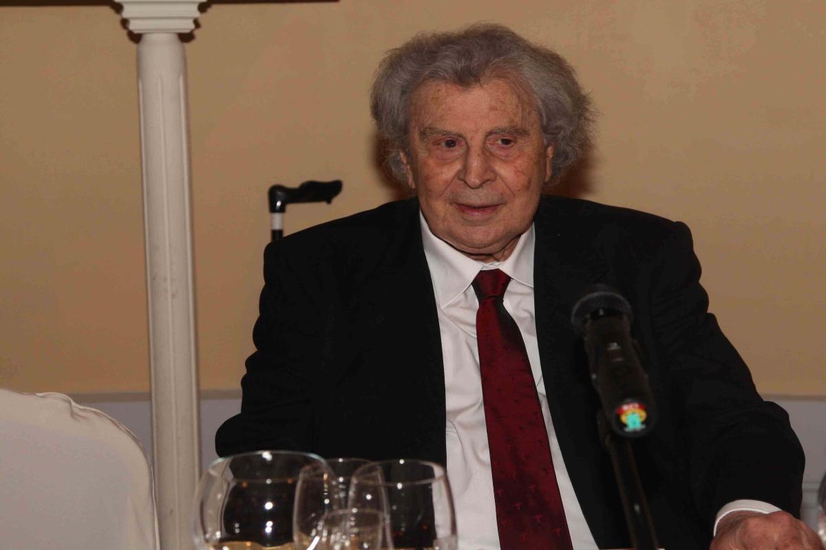 Μίκης Θεοδωράκης: Ο πολιτικός κόσμος τον αποχαιρετά – «Πενθούμε σήμερα»