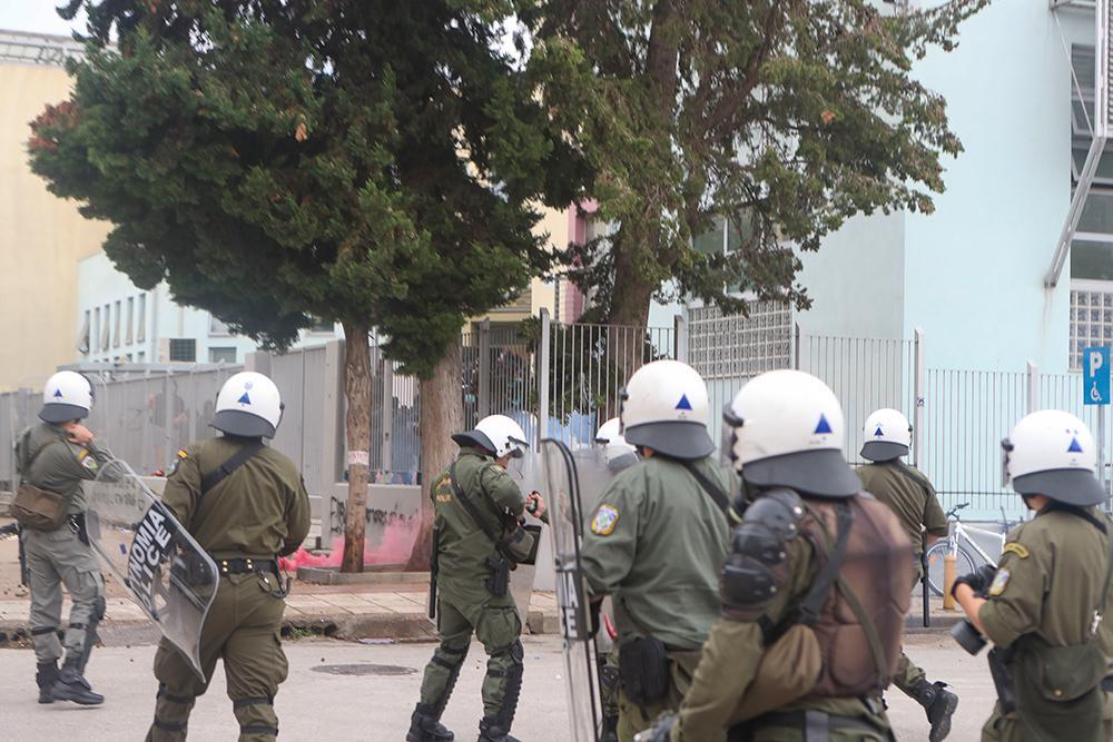 ΕΠΑΛ Σταυρούπολης: Ένταση με το… «καλημέρα» έξω από το σχολείο [βίντεο]