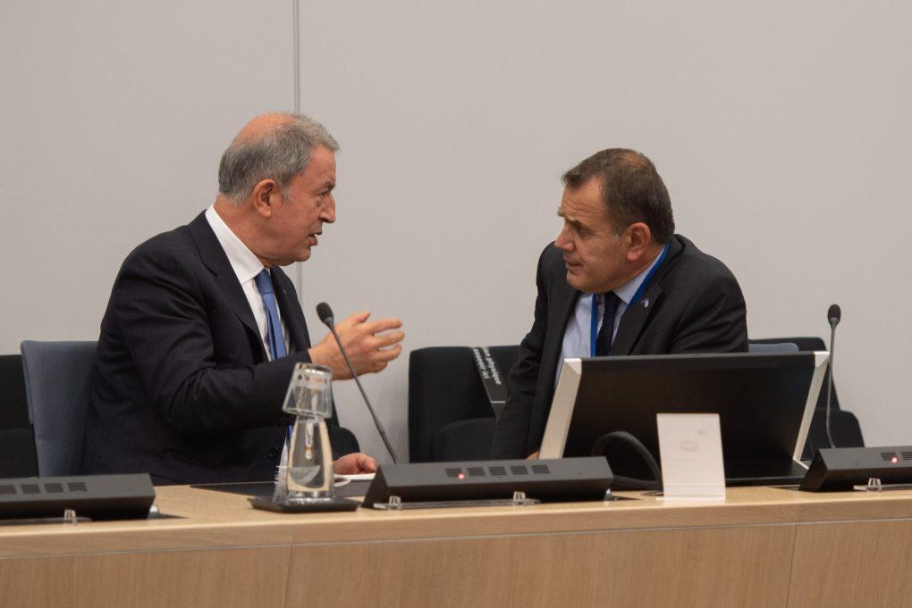 Συνάντηση Παναγιωτόπουλου - Ακάρ: Σεβασμός στο Διεθνές Δίκαιο για τη διαμόρφωση συνθηκών ειρήνης