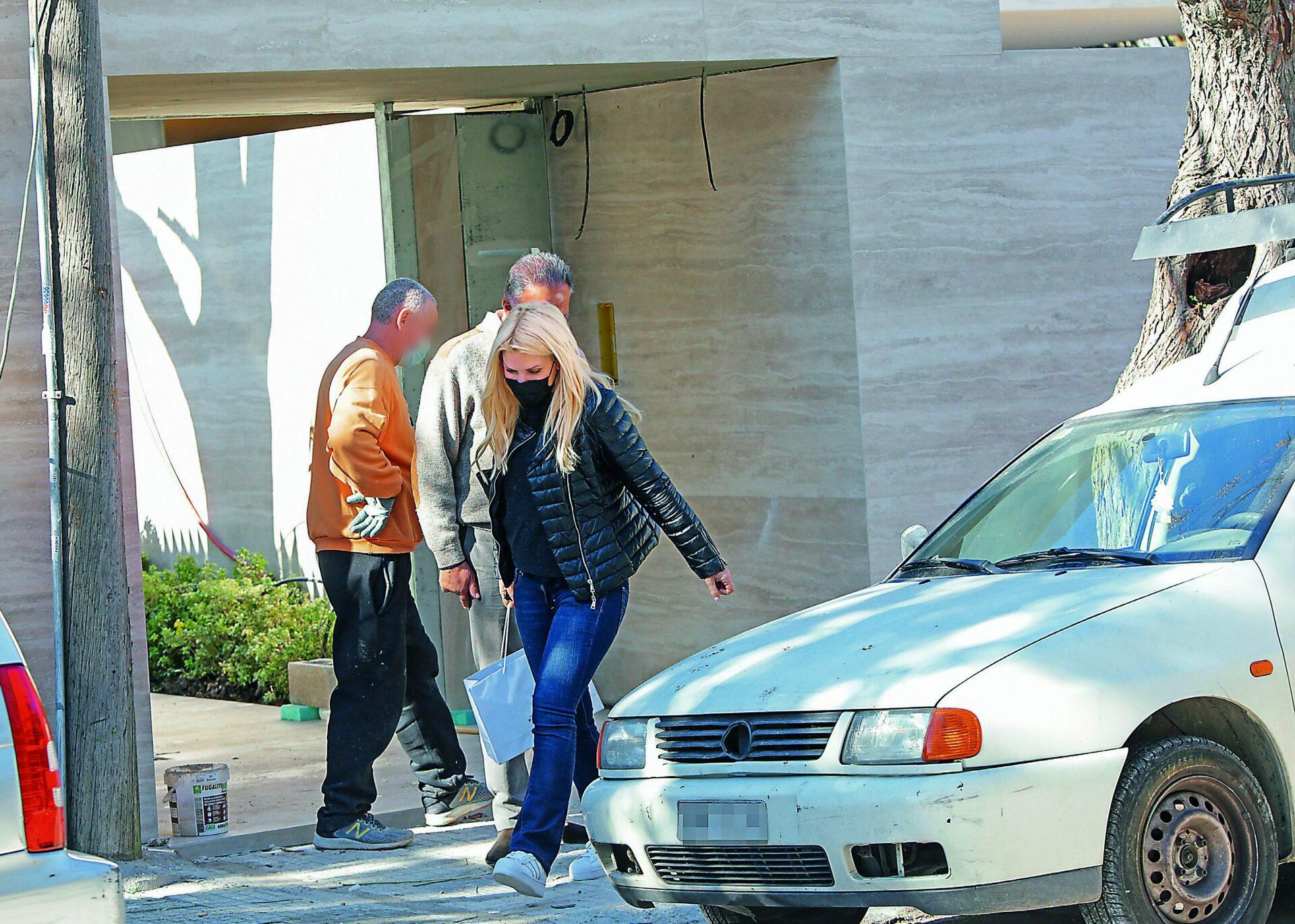 Ελένη Μενεγάκη: Ετοιμάζεται για μετακόμιση [εικόνες]