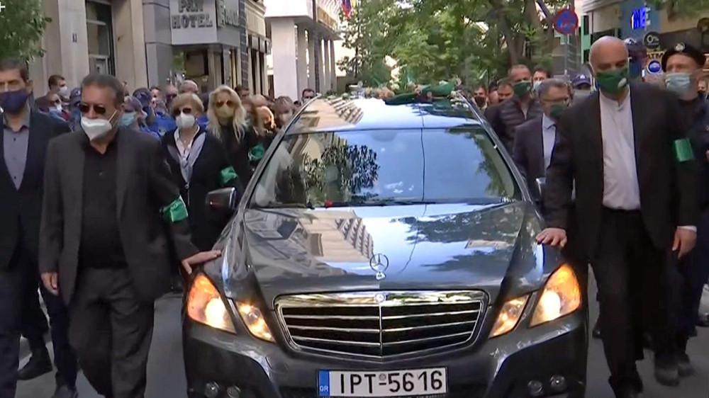 Φώφη Γεννηματά: Ξεκίνησε η πομπή για το Α’ Νεκροταφείο