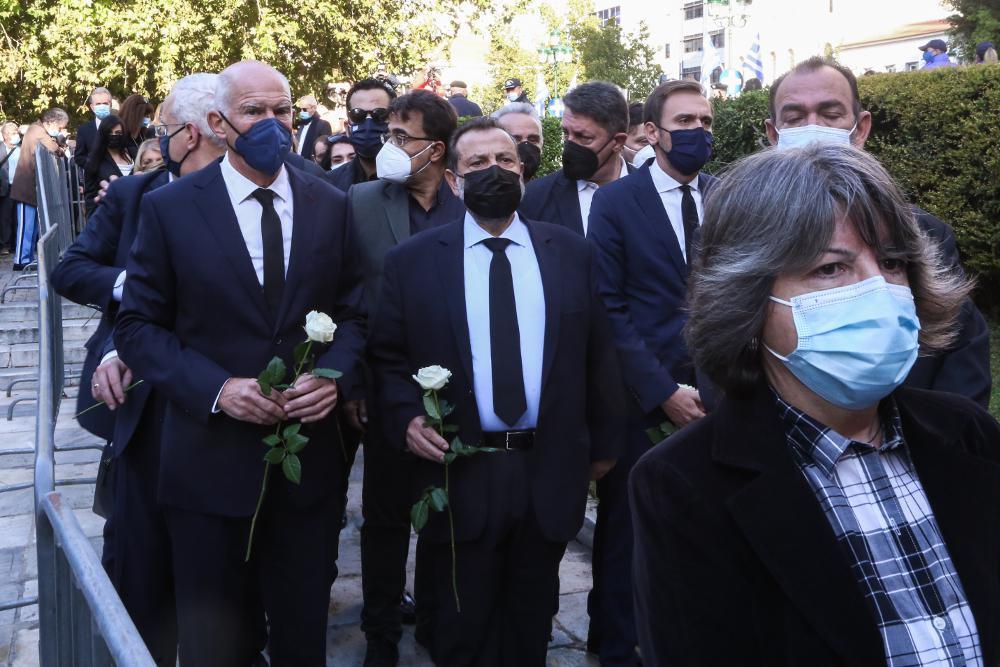 Δείτε live - Φώφη Γεννηματά: Σήμερα το ύστατο χαίρε – Σε λαϊκό προσκύνημα η σορός της