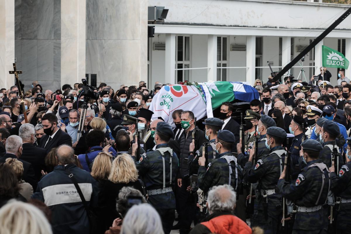 Η Ελλάδα αποχαιρέτησε τη Φώφη Γεννηματά: Ρίγη συγκίνησης με το σπαρακτικό αντίο των παιδιών της - Όλα όσα έγιναν