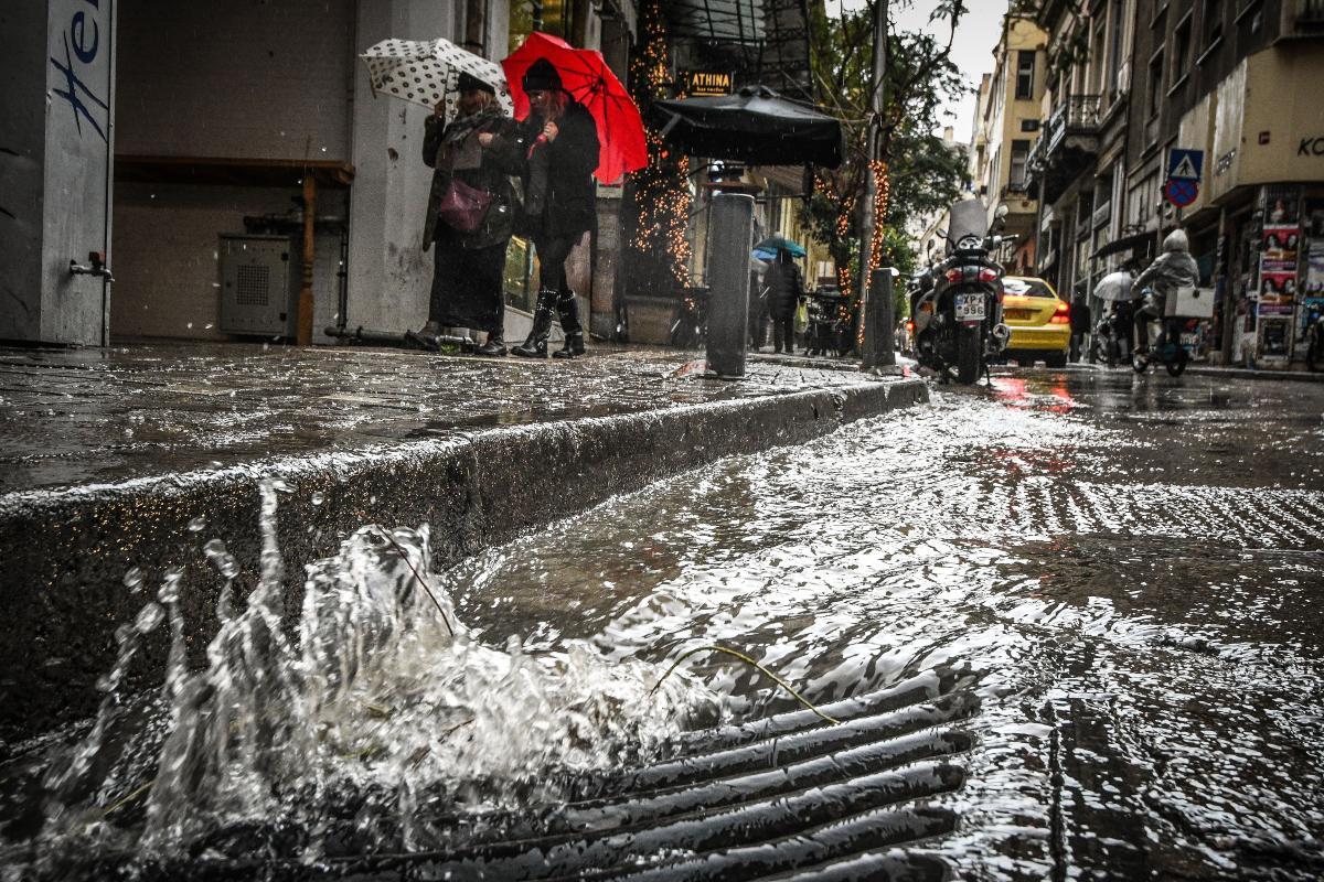 Καιρός: Σε εξέλιξη η κακοκαιρία «Μπιάνκα» - Πού θα χτυπήσουν σήμερα τα ακραία φαινόμενα, Οι περιοχές που θα πέσουν χιόνια