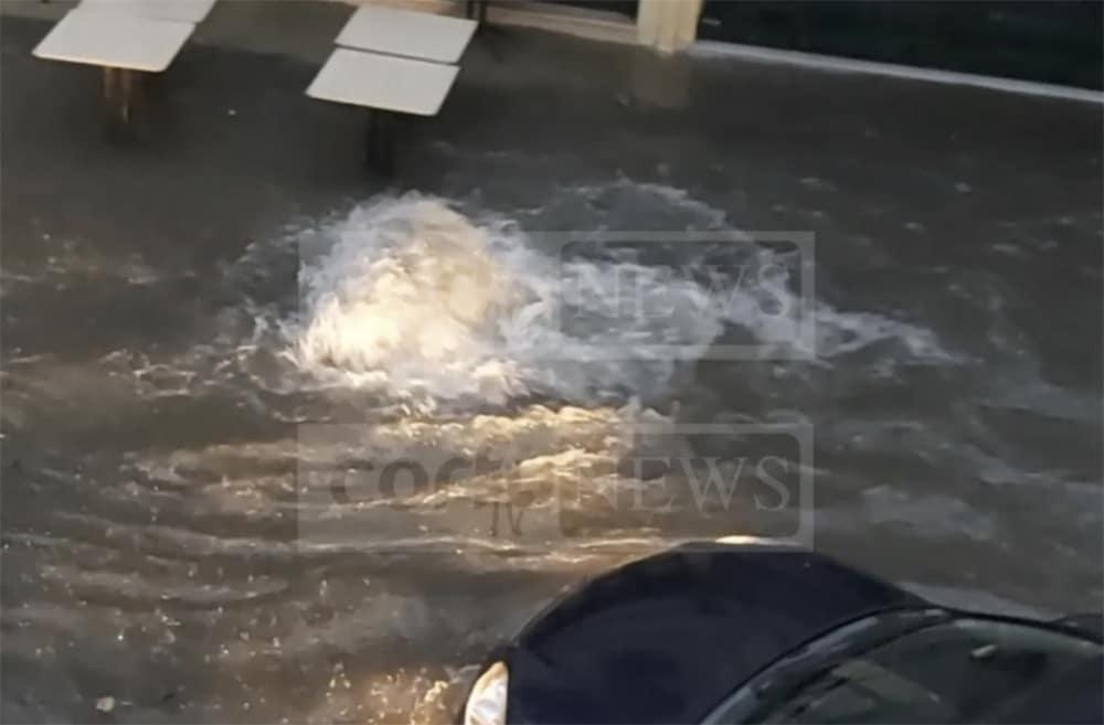 Κακοκαιρία «Αθηνά»: Ποτάμια οι δρόμοι της Κέρκυρας - Κλειστά τα σχολεία