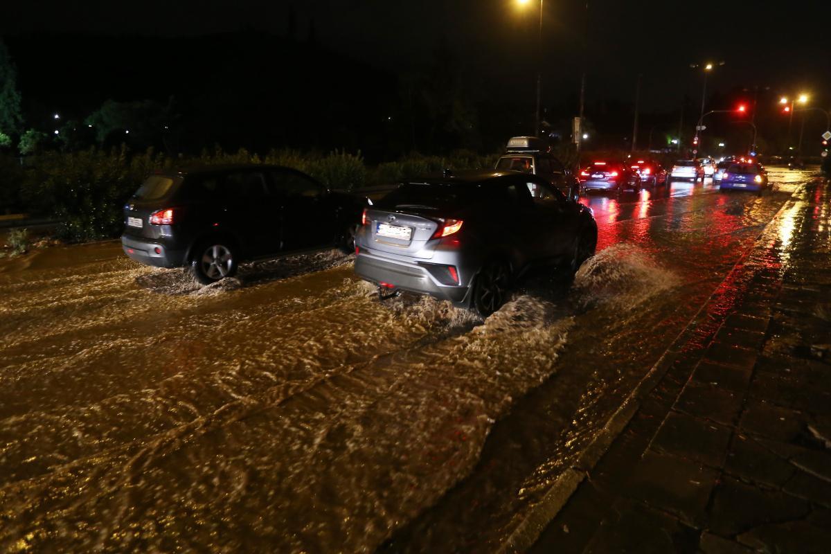 Σαρώνει τα πάντα η κακοκαιρία «Αθηνά»: Δύσκολες ώρες για την Βόρεια Εύβοια - Οι 10 περιοχές που κινδυνεύουν περισσότερο