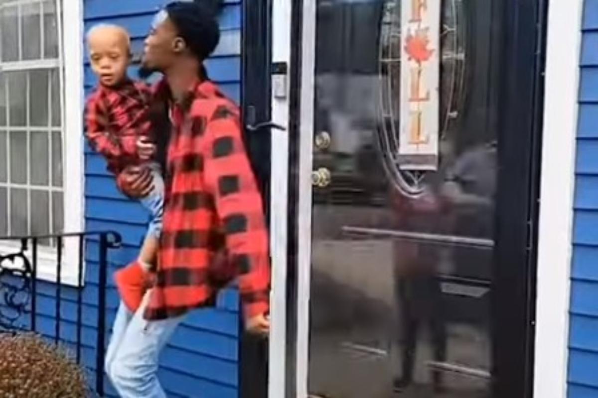 Σκόρπισαν συγκίνηση πατέρας και γιος – Ο μικρός νίκησε τον καρκίνο και ο μπαμπάς του τον «πνίγει» στην αγκαλιά του