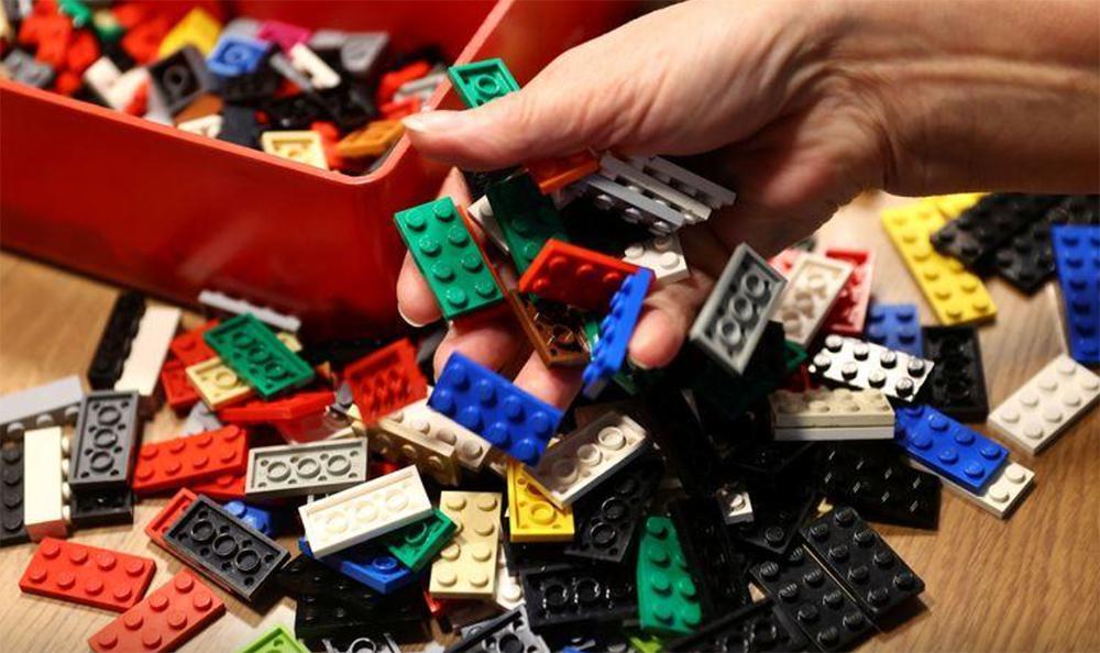 Κορυφαίο στέλεχος της Lego πέθανε σε ατύχημα στο σκι στις διακοπές του